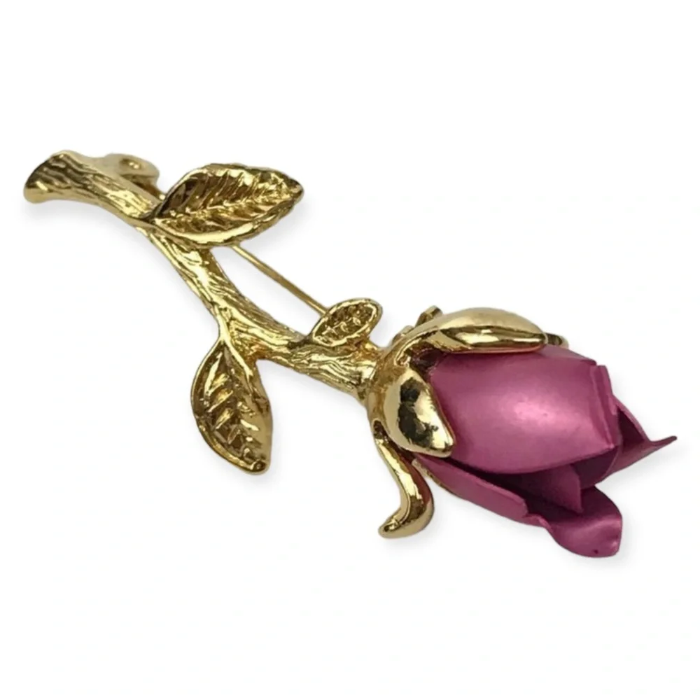 Unbranded gold tone